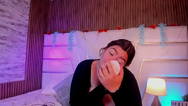 AdelaTaylor online show from October 6, 2025, 5:46 pm