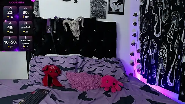 mayaREDdoll online show from October 31, 2025, 5:37 am