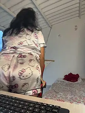 samanthahut1 online show from April 15, 2026, 11:16 am