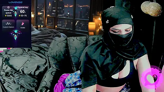 SultanaLayla online show from November 6, 2025, 8:13 pm