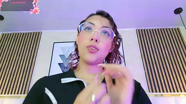 Snapshot of Olivejoness chatting on October 5, 2025, 12:45 am Olivejoness online show from October 5, 2025, 12:45 am