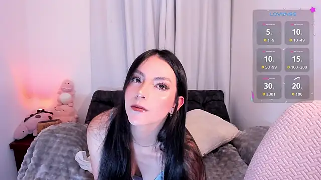 sarah saenz  online show from April 14, 2026, 6:40 am