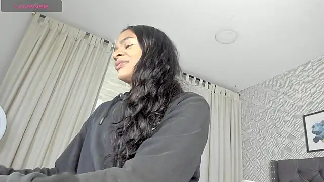 Snapshot of sweet__vanessa1 chatting on December 2, 2025, 3:52 am sweet vanessa1 online show from December 2, 2025, 3:52 am