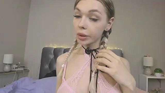 Snapshot of Blondy_Fina chatting on June 26, 2026, 10:54 am Blondy Fina online show from June 26, 2026, 10:54 am