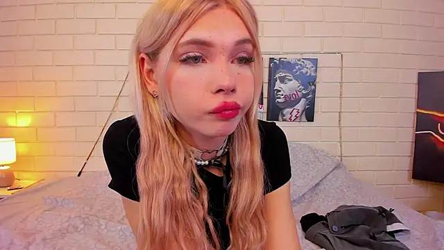 Snapshot of Blondy_Fina chatting on September 30, 2025, 4:51 am Blondy Fina online show from September 30, 2025, 4:51 am