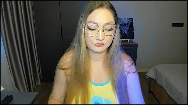lyra x online show from August 1, 2026, 4:43 am