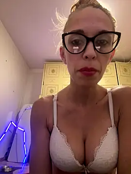 Snapshot of littlesquaw85 chatting on October 28, 2025, 3:00 pm littlesquaw85 online show from October 28, 2025, 3:00 pm