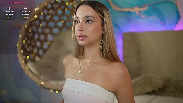 MelisaRoss online show from July 6, 2026, 1:18 pm
