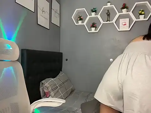 lelasohna online show from November 6, 2025, 12:20 pm