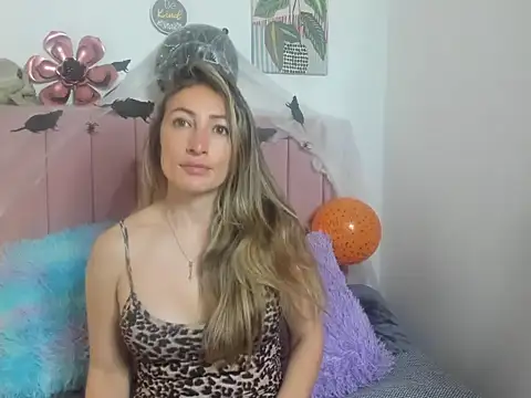 Snapshot of Tania_xw chatting on October 31, 2025, 1:41 pm Tania xw online show from October 31, 2025, 1:41 pm