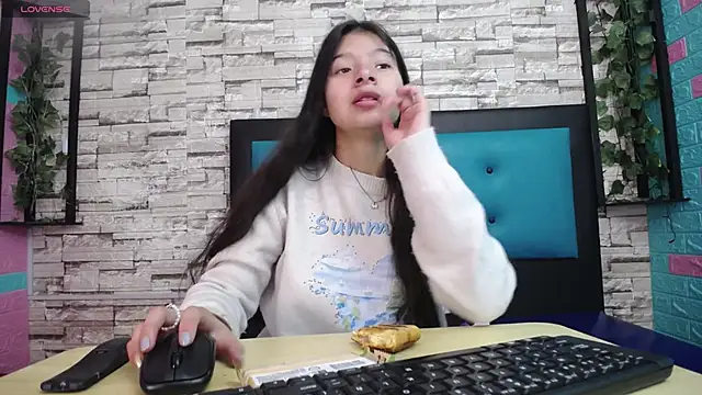 Snapshot of maily_can chatting on September 22, 2025, 12:44 pm maily can online show from September 22, 2025, 12:44 pm