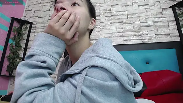 Snapshot of maily_can chatting on September 10, 2025, 1:10 pm maily can online show from September 10, 2025, 1:10 pm