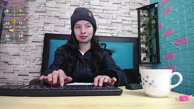 Snapshot of maily_can chatting on October 4, 2025, 12:28 pm maily can online show from October 4, 2025, 12:28 pm