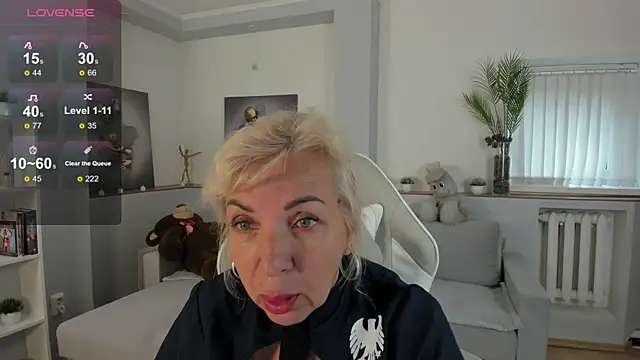 LiliaMoons online show from October 3, 2025, 8:49 am