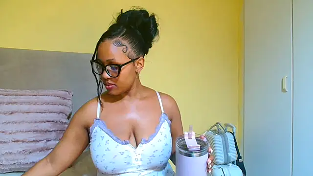 Snapshot of thique_doll chatting on September 22, 2025, 7:20 pm thique doll online show from September 22, 2025, 7:20 pm