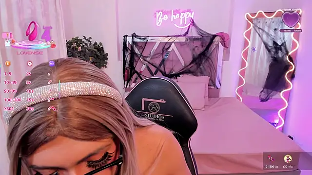 Snapshot of Shinedark_tay1 chatting on October 24, 2025, 2:43 am Shinedark tay1 online show from October 24, 2025, 2:43 am