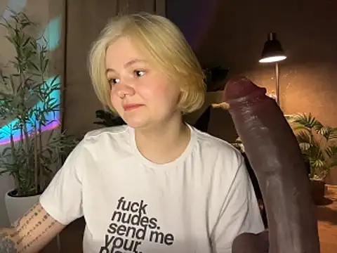 MoonIvy  online show from March 21, 2026, 7:51 pm