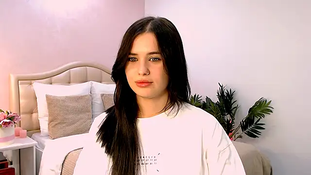 lil angel  online show from September 28, 2025, 6:59 pm