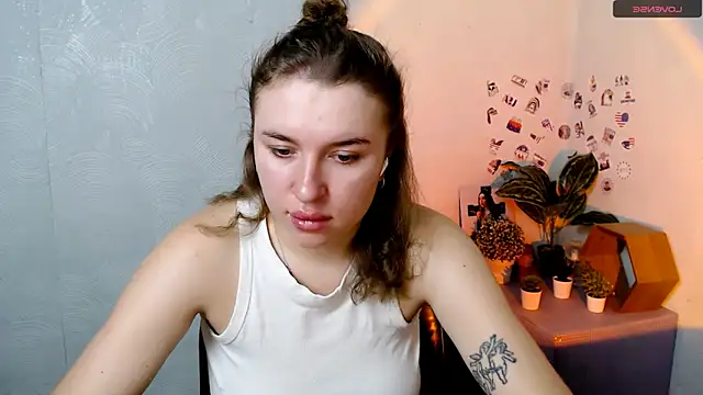 JuliaTopp  online show from November 24, 2025, 5:18 am