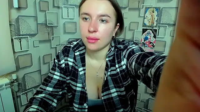 JuliaTopp  online show from September 23, 2025, 5:47 am