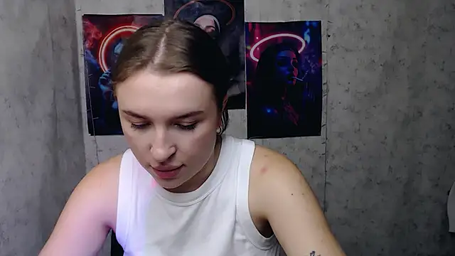 JuliaTopp  online show from November 3, 2025, 7:13 am