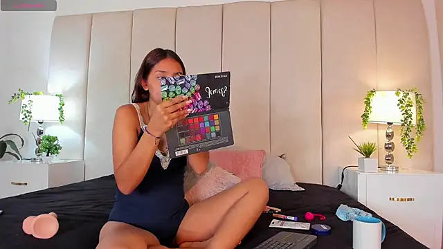 mia rousse25 online show from October 7, 2025, 2:51 pm