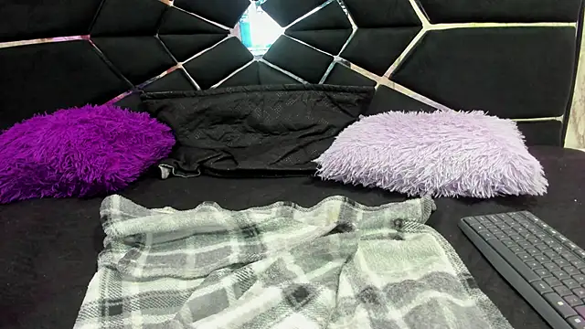 Snapshot of LITTLESUSSYY_ chatting on October 4, 2025, 12:07 pm LITTLESUSSYY online show from October 4, 2025, 12:07 pm