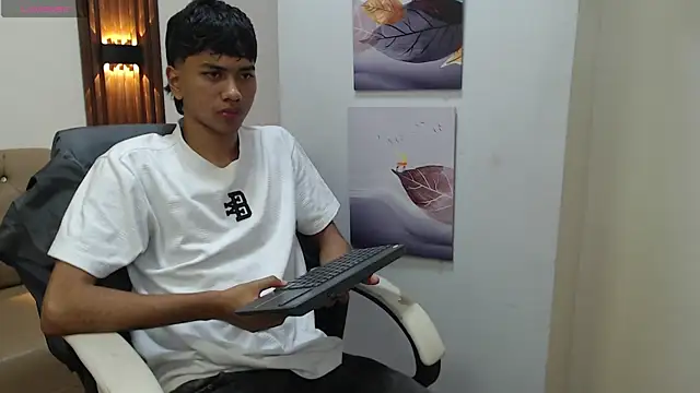 Snapshot of markbowie chatting on October 4, 2025, 4:14 am markbowie online show from October 4, 2025, 4:14 am