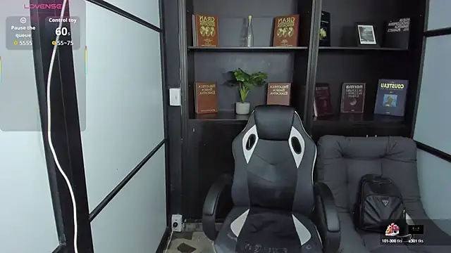 Snapshot of IsaacBlack_ chatting on October 18, 2025, 4:47 am IsaacBlack  online show from October 18, 2025, 4:47 am