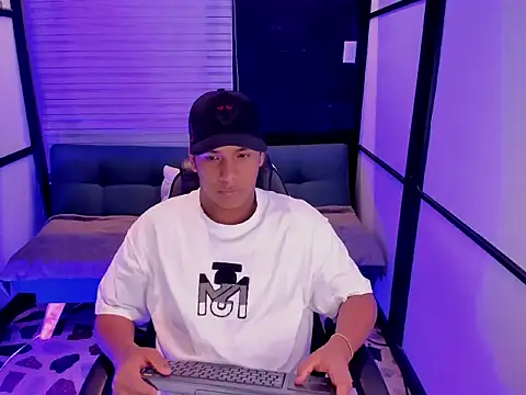 Snapshot of IsaacBlack_ chatting on October 7, 2025, 3:51 am IsaacBlack  online show from October 7, 2025, 3:51 am