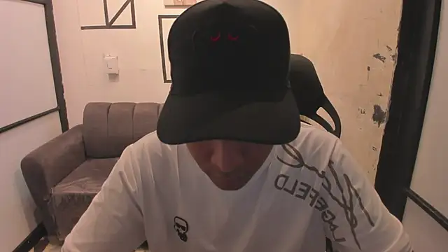 Snapshot of IsaacBlack_ chatting on September 23, 2025, 4:41 am IsaacBlack  online show from September 23, 2025, 4:41 am