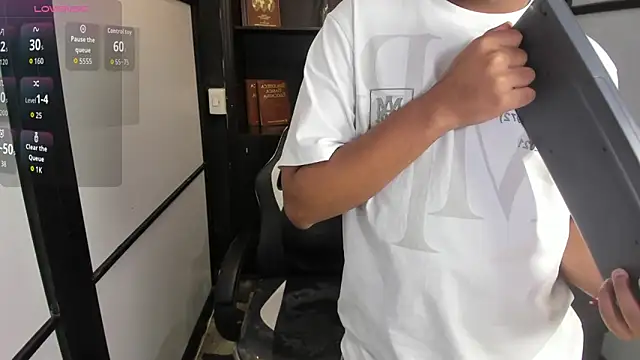 Snapshot of IsaacBlack_ chatting on October 5, 2025, 4:58 am IsaacBlack  online show from October 5, 2025, 4:58 am