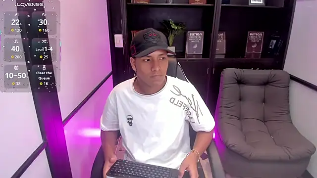 Snapshot of IsaacBlack_ chatting on October 28, 2025, 9:08 am IsaacBlack  online show from October 28, 2025, 9:08 am