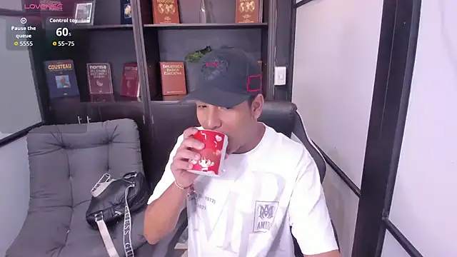 Snapshot of IsaacBlack_ chatting on October 12, 2025, 4:14 am IsaacBlack  online show from October 12, 2025, 4:14 am