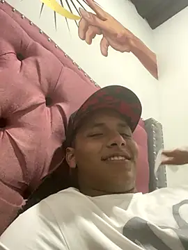 Snapshot of IsaacBlack_ chatting on September 21, 2025, 12:27 am IsaacBlack  online show from September 21, 2025, 12:27 am