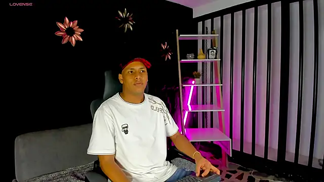 Snapshot of IsaacBlack_ chatting on October 16, 2025, 5:05 am IsaacBlack  online show from October 16, 2025, 5:05 am