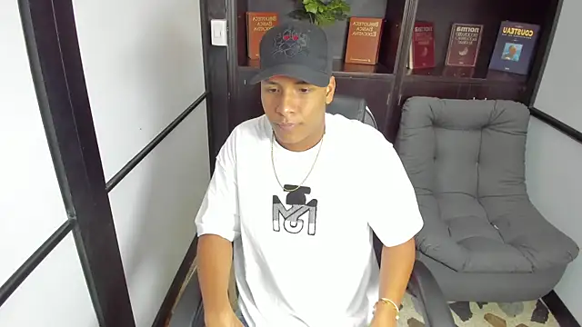 Snapshot of IsaacBlack_ chatting on October 17, 2025, 4:38 am IsaacBlack  online show from October 17, 2025, 4:38 am