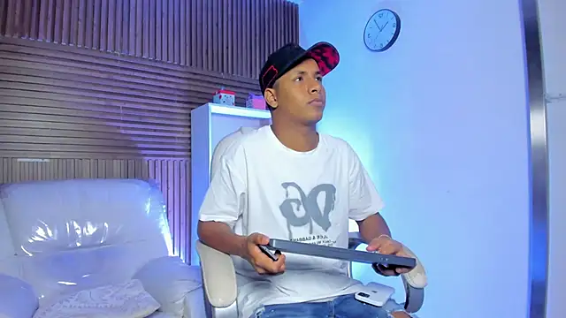 Snapshot of IsaacBlack_ chatting on September 20, 2025, 4:50 am IsaacBlack  online show from September 20, 2025, 4:50 am