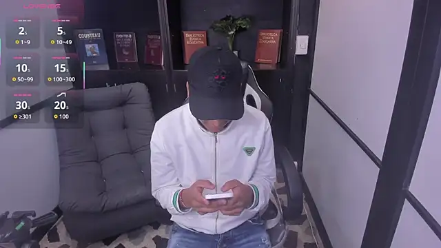 Snapshot of IsaacBlack_ chatting on October 11, 2025, 4:02 am IsaacBlack  online show from October 11, 2025, 4:02 am