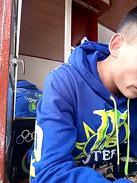 Snapshot of Masterblue_hot chatting on October 6, 2025, 9:15 pm Masterblue hot online show from October 6, 2025, 9:15 pm