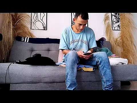 Snapshot of Masterblue_hot chatting on February 15, 2026, 1:32 pm Masterblue hot online show from February 15, 2026, 1:32 pm