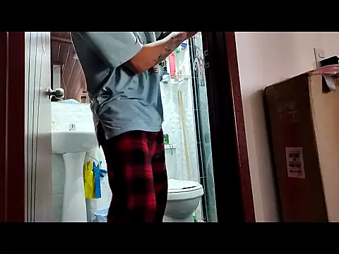 Snapshot of Masterblue_hot chatting on February 5, 2026, 2:35 pm Masterblue hot online show from February 5, 2026, 2:35 pm