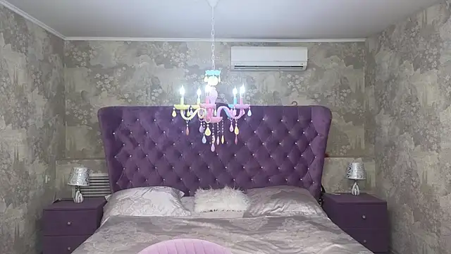 Anna Kenann online show from October 27, 2025, 7:09 am