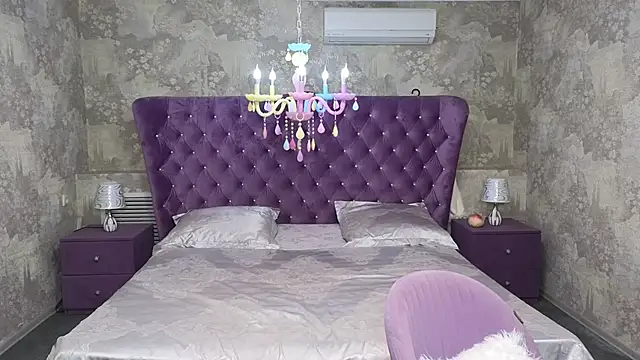 Anna Kenann online show from September 18, 2025, 7:11 am