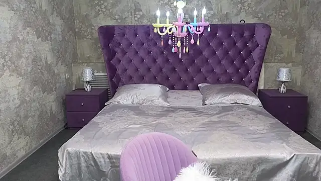 Anna Kenann online show from September 19, 2025, 7:01 am