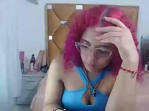 CATTALINAHOT online show from April 9, 2026, 6:19 am