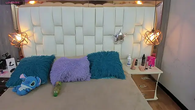 Foxxy Doll online show from April 10, 2026, 2:57 pm