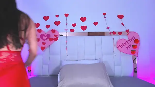 ZoeBarnett online show from February 18, 2026, 6:04 pm