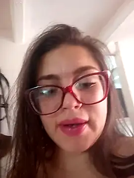 Laia  hadid online show from September 28, 2025, 6:04 pm