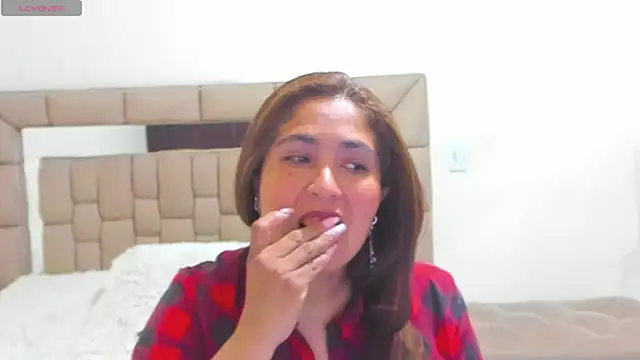 gabrielaponce11 online show from December 16, 2025, 12:15 am